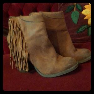 Gorgeous boho fringe booties!!!!